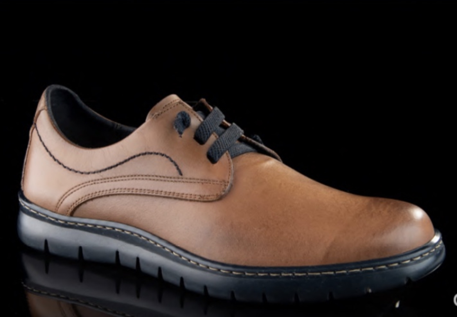 Zapato casual en piel para hombre en color marrón de ERASESHOES. H-217