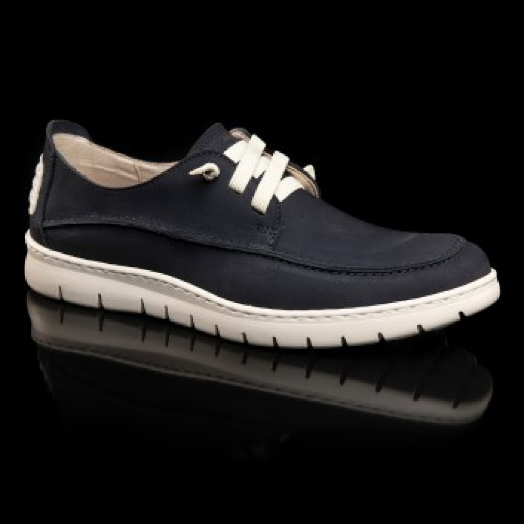 Zapato casual en piel para hombre en marino de ERASESHOES. H-320