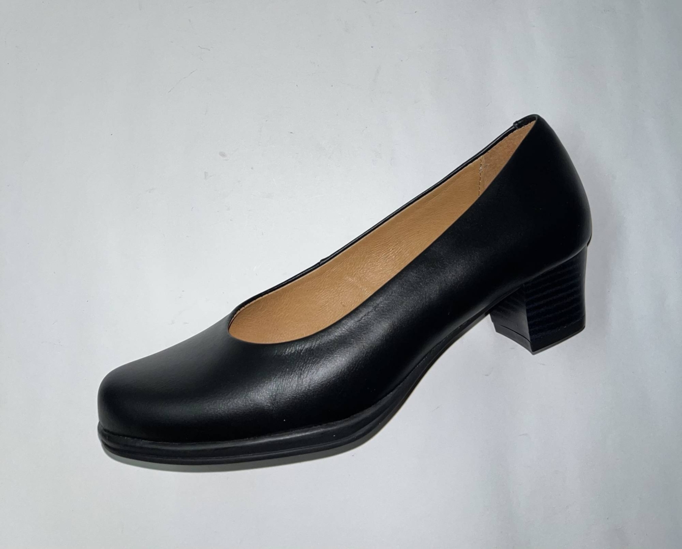 Zapato salón en piel negra de DANIVAL 404001. M-225