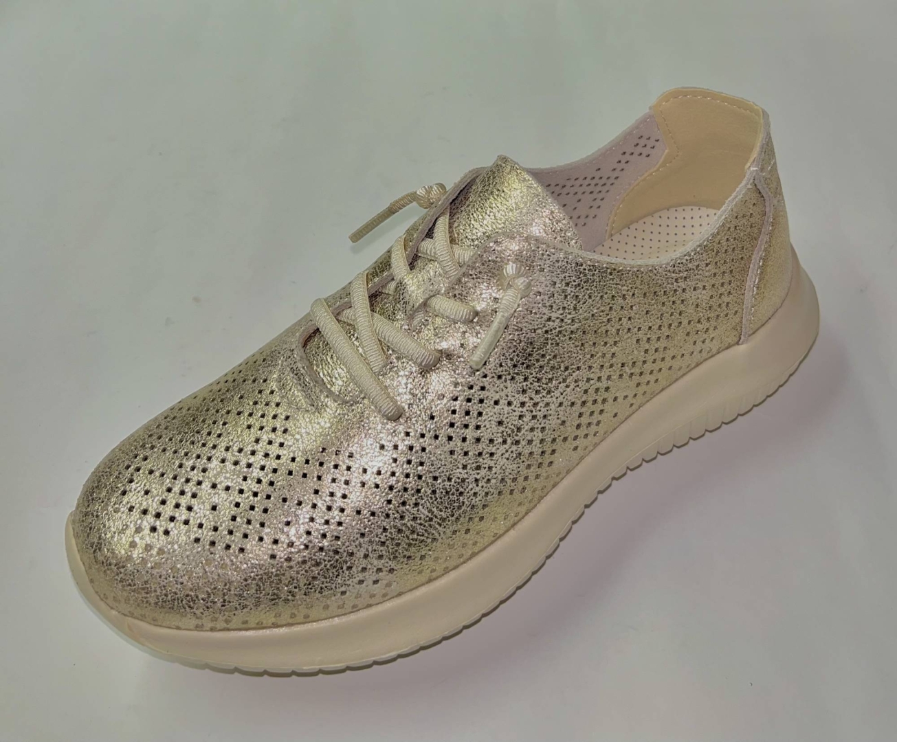 Zapato casual para mujer en piel color plata 500 de CALZAZUL. M-242