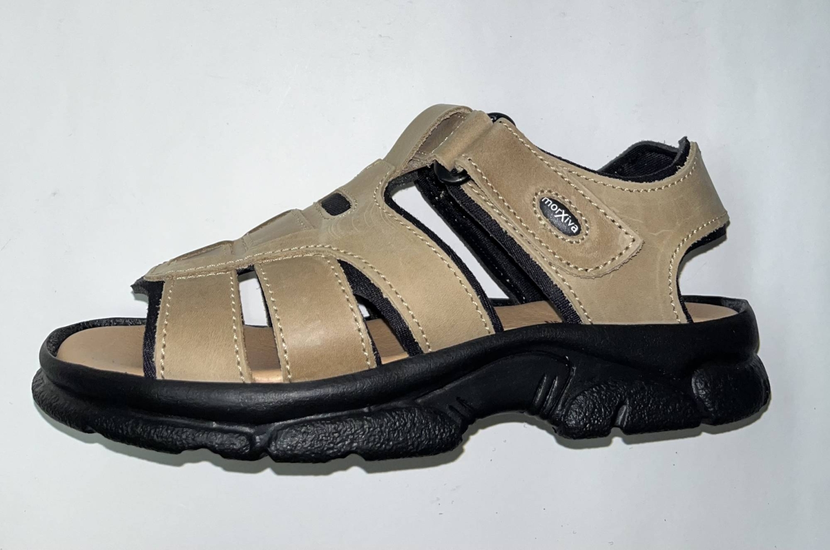 Sandalia para hombre en piel color taupe de MORXIVASHOES. H-374